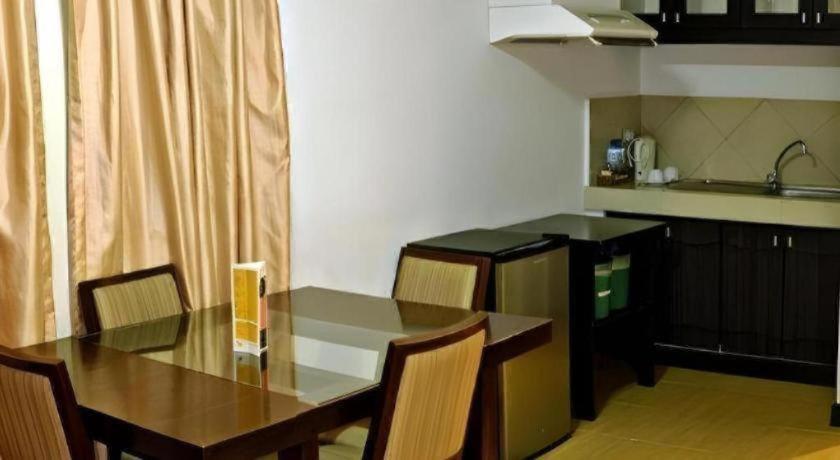 D' Leonor Hotel Davao City Buitenkant foto