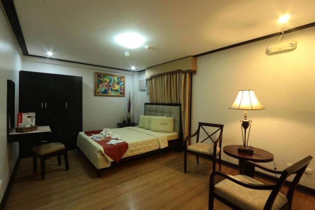 D' Leonor Hotel Davao City Buitenkant foto